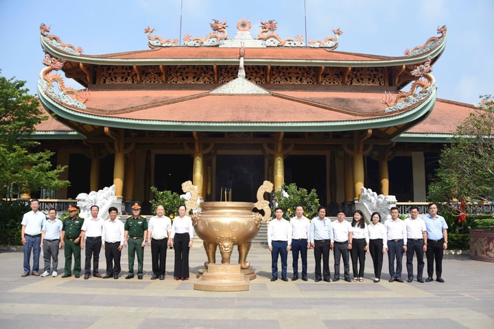 Về nguồn “Tri ân thành đồng Tổ quốc”: Khắc ghi công lao, tiếp nối trách nhiệm