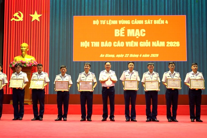 Sôi nổi Hội thi báo cáo viên giỏi tại Bộ Tư lệnh Vùng Cảnh sát biển 4