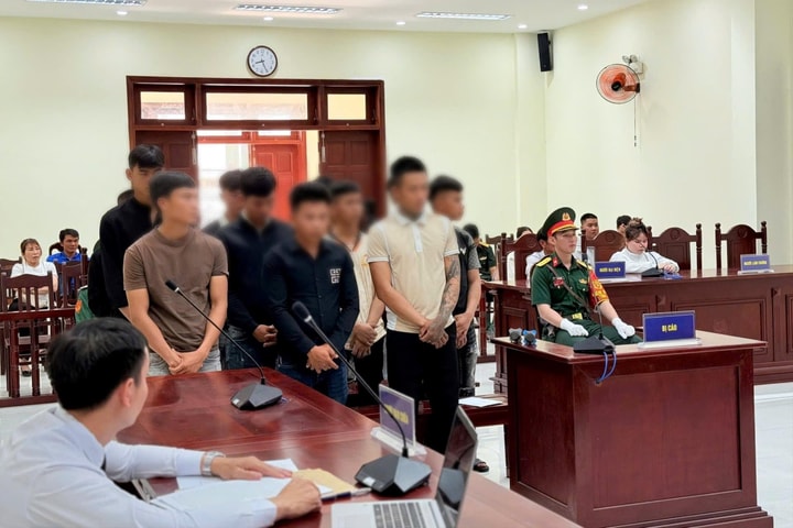 Xét xử 11 bị cáo gây rối, sử dụng vũ khí quân dụng