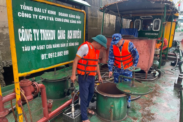 Bắt giữ tàu vận chuyển trái phép dầu DO tại khu vực biển giáp ranh Hải Phòng - Quảng Ninh