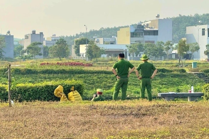 Phát hiện bé gái tử vong dưới hồ sinh thái
