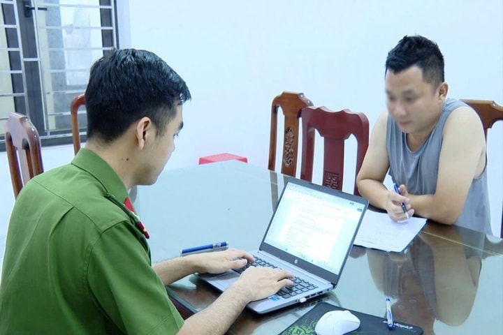 Khởi tố đối tượng khai thác khoáng sản trái phép