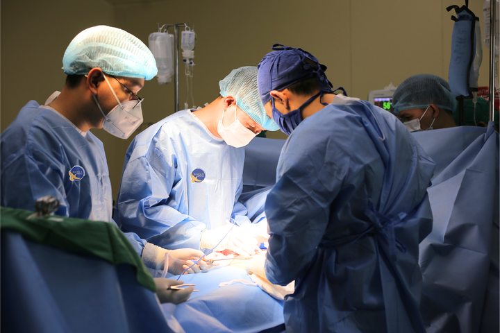 Nam thanh niên bị vỡ lách sau ngã xe