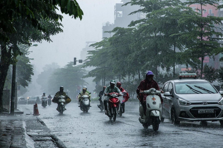 Thời tiết ngày 24/7: Bắc Bộ tiếp tục mưa dông, Trung và Nam Bộ có nơi mưa to chiều tối