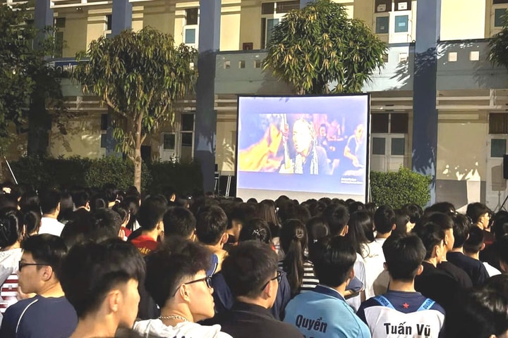 Thắp lửa truyền thống từ những thước phim lịch sử
