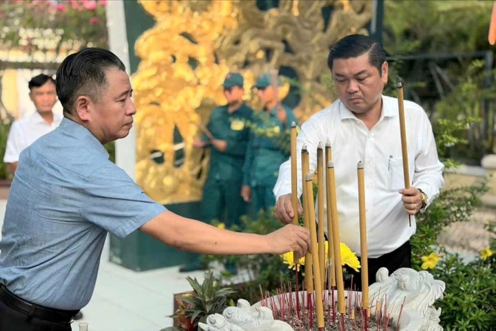 Dâng hương tại Gò Ô Môi tri ân anh hùng liệt sĩ dịp 30/4