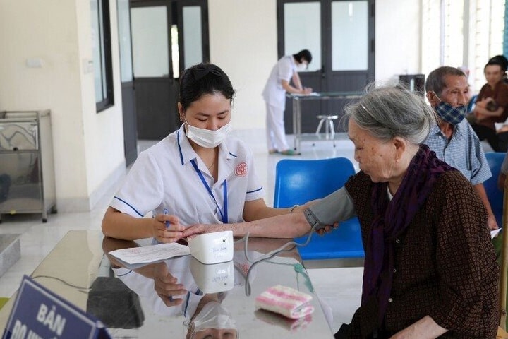 Trạm y tế xã dự kiến tối thiểu 15 người
