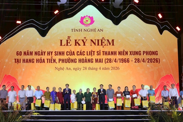 Kỷ niệm 60 năm ngày hy sinh của các liệt sĩ TNXP tại hang Hỏa Tiễn