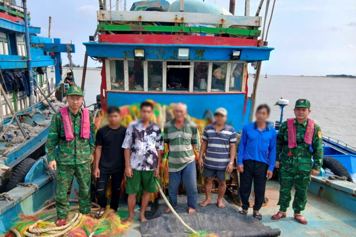 Hải đoàn Biên phòng 38 bắt giữ 2 tàu chở 15.000 lít dầu DO không rõ nguồn gốc