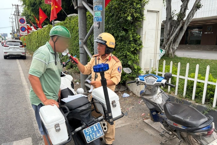 CSGT TPHCM siết nồng độ cồn dịp lễ, nhiều tài xế bị xử lý