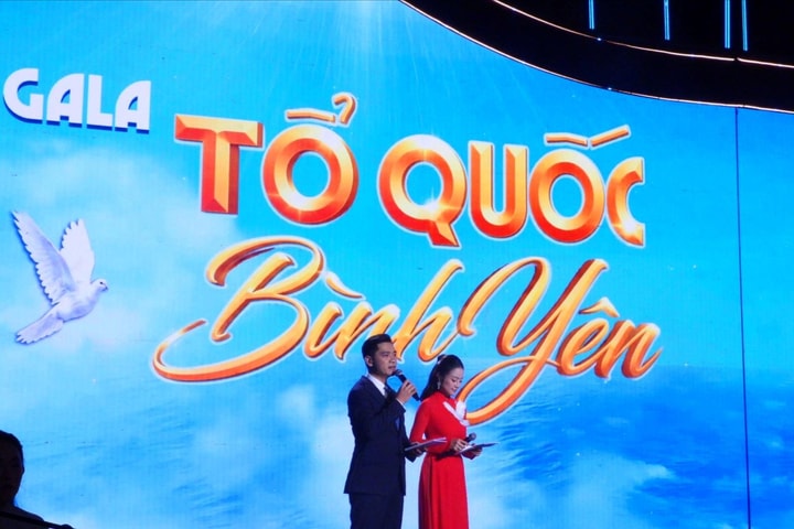 Gala “Tổ quốc bình yên” rực sáng không gian sông Hàn