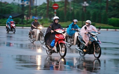 Thời tiết ngày 10/5: Miền Bắc mưa dông, miền Nam nắng nóng gay gắt
