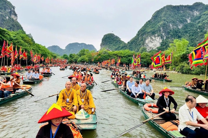 Du lịch Ninh Bình bứt phá, đón hơn 2,7 triệu lượt khách dịp nghỉ lễ