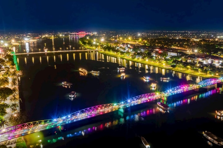 Huế “bùng nổ” du lịch dịp lễ: Gần 1 triệu lượt khách