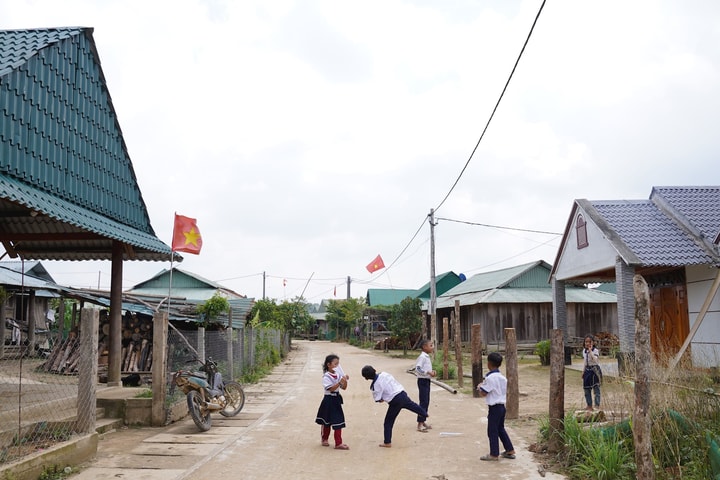 Thắp sáng một vùng biên - Bài 1: Đổi thay từ những khu tái định cư