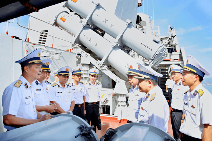 Giữ vững truyền thống anh hùng, xây dựng Hải quân chính quy, hiện đại, hoàn thành xuất sắc nhiệm vụ