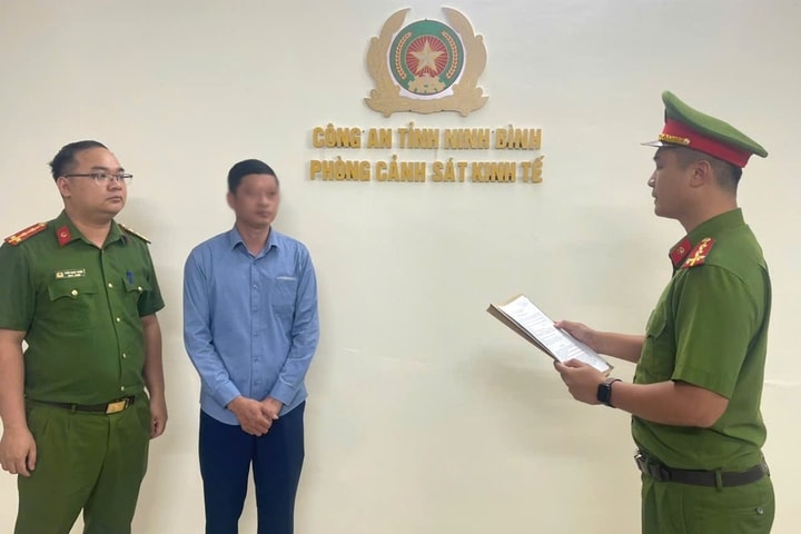Cán bộ xã chiếm đoạt tiền từ thiện hỗ trợ thiên tai