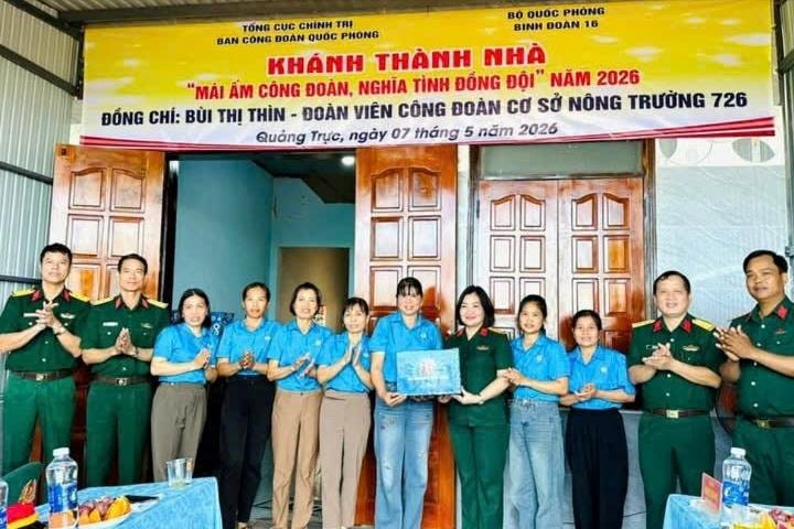 Công đoàn Quốc phòng bàn giao nhà “Mái ấm công đoàn, nghĩa tình đồng đội”