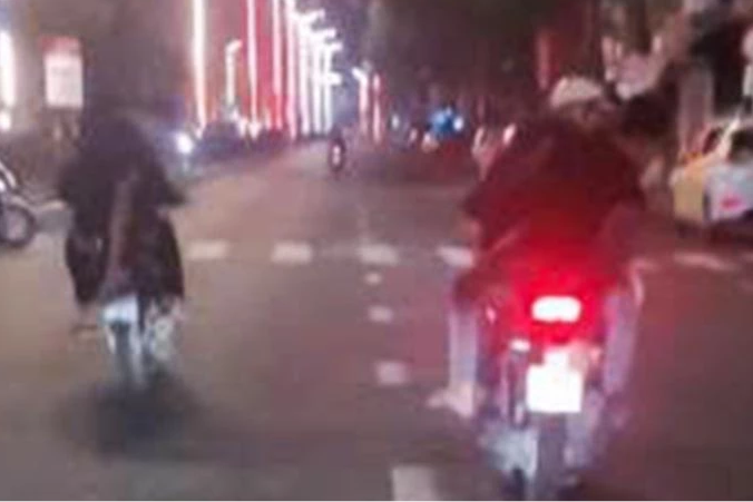 Triệu tập nhóm thanh thiếu niên cầm hung khí, lạng lách trên phố