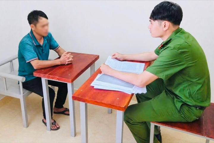 Phá tủ trộm tiền của bố bạn thân sau khi được mời ăn nhậu