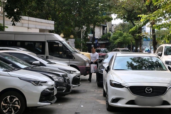 Hà Nội đề xuất tăng phí gửi ô tô, xe máy dưới lòng đường