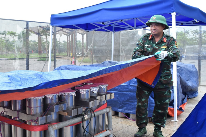 Trận địa 2.500 quả pháo hoa chuẩn bị thắp sáng Lễ hội Hoa Phượng Đỏ