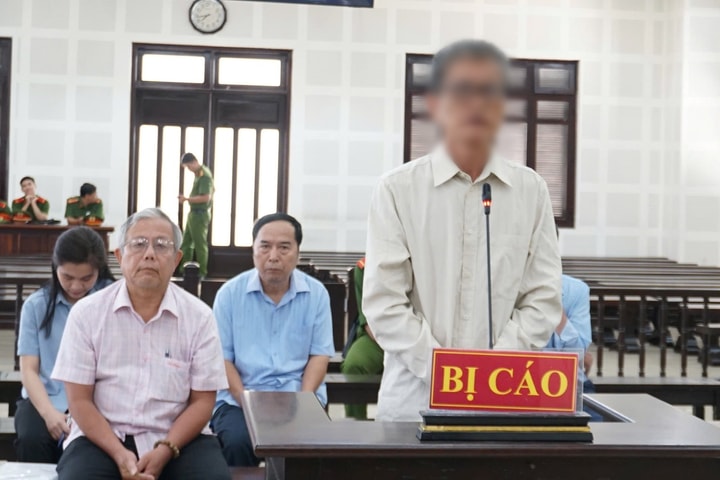Giám đốc chiếm dụng tiền làm đường để nuôi tôm, trồng sâm