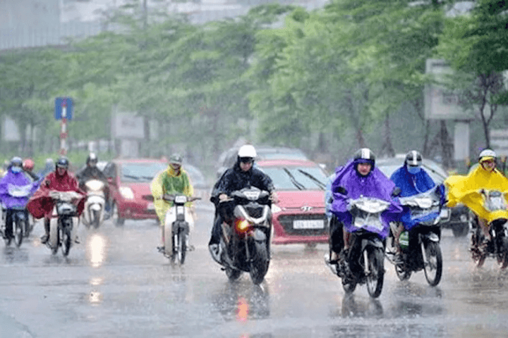 Mưa dông bao trùm miền núi phía Bắc, Lai Châu và Điện Biên cảnh báo lũ quét, sạt lở đất
