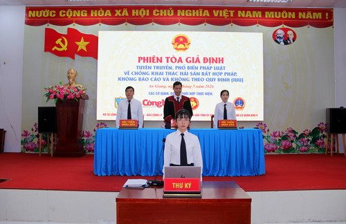 Khai thác hải sản bất hợp pháp: Lợi trước mắt, hại lâu dài