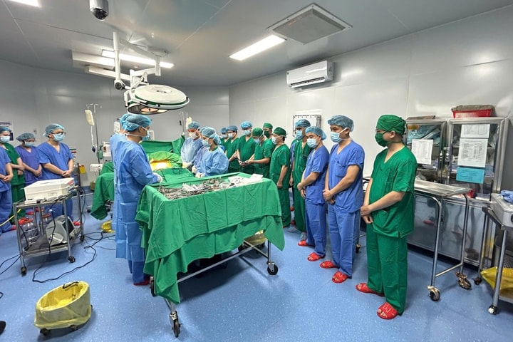 Gần 100 y bác sĩ xuyên đêm ghép tạng hồi sinh những cuộc đời