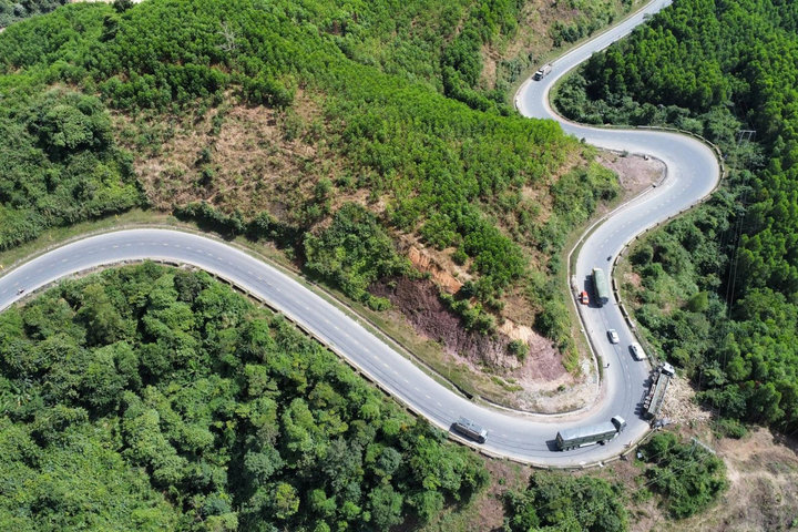 CSGT cảnh báo nguy cơ tai nạn trên đèo Phượng Hoàng