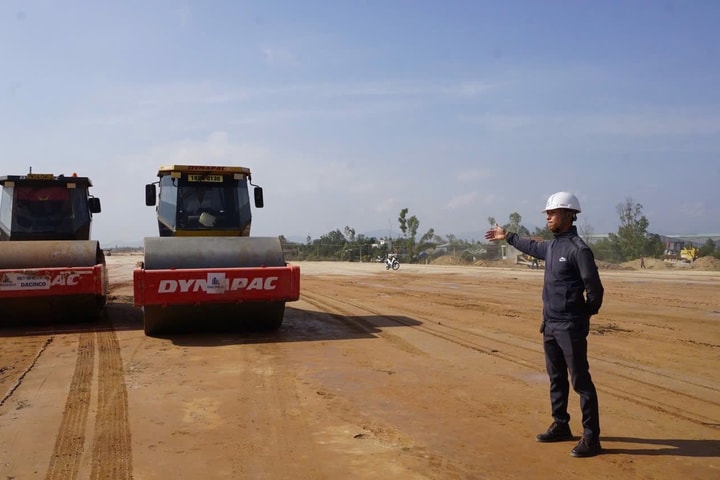 Gia Lai làm đường phục vụ thi công sân bay Phù Cát
