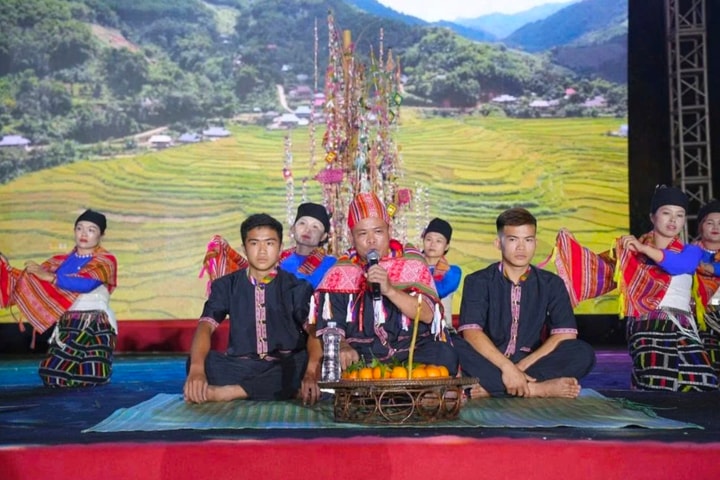 Rực rỡ sắc màu văn hóa vùng cao trong đêm hội “Hào khí Linh Sơn”