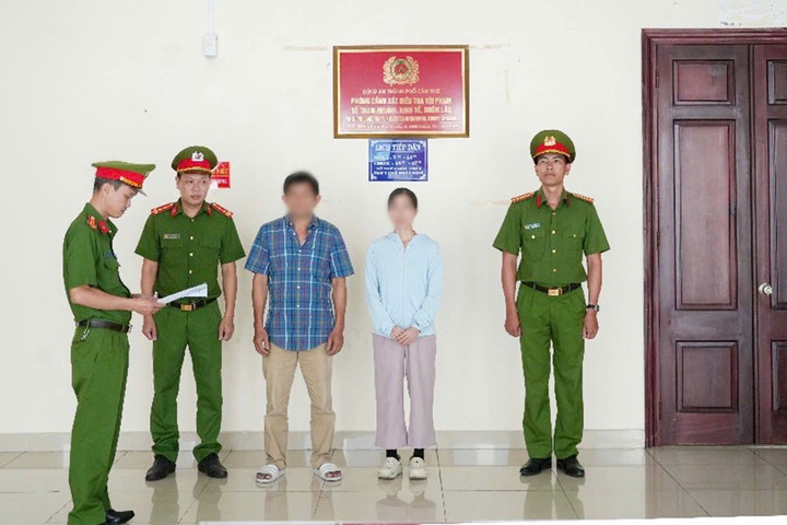 Khởi tố cặp vợ chồng sản xuất, buôn bán nước hoa giả