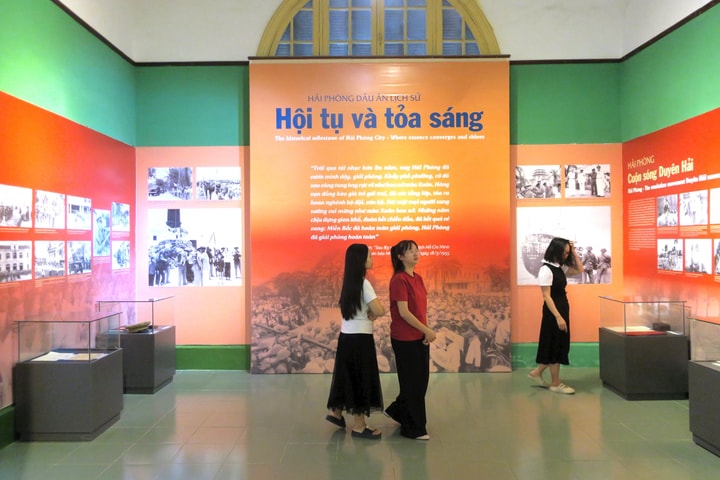Hải Phòng tái hiện hành trình 71 năm phát triển