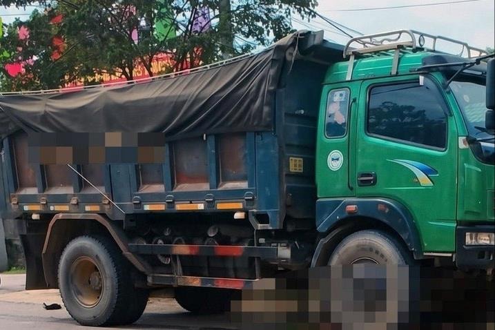 Va chạm với xe tải, hai mẹ con tử vong thương tâm