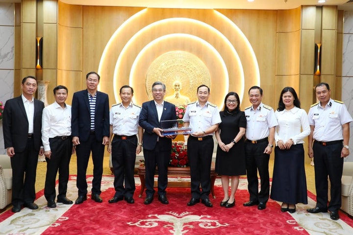 Đoàn công tác TP. Hồ Chí Minh thăm, làm việc với Bộ Tư lệnh Hải quân