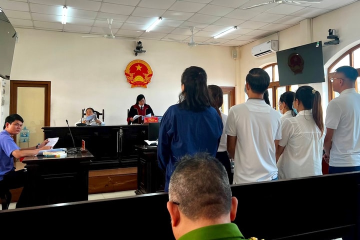 Radio pháp đình: Nỗi ân hận xoay quanh tiền… “giấy mực”