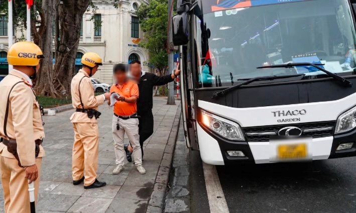 Hà Nội: Đề xuất mở rộng phạm vi hạn chế xe ô tô trên 16 chỗ trong giờ cao điểm