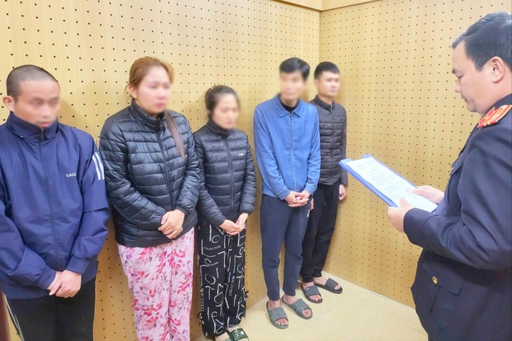 Truy tố nhóm đối tượng trong đường dây buốn bán thuốc lá giả “Thăng Long”