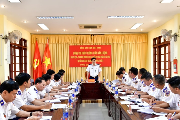 Lãnh đạo Cảnh sát biển Việt Nam kiểm tra Vùng Cảnh sát biển 2