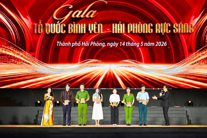 Tổ quốc bình yên - Hải Phòng rực sáng