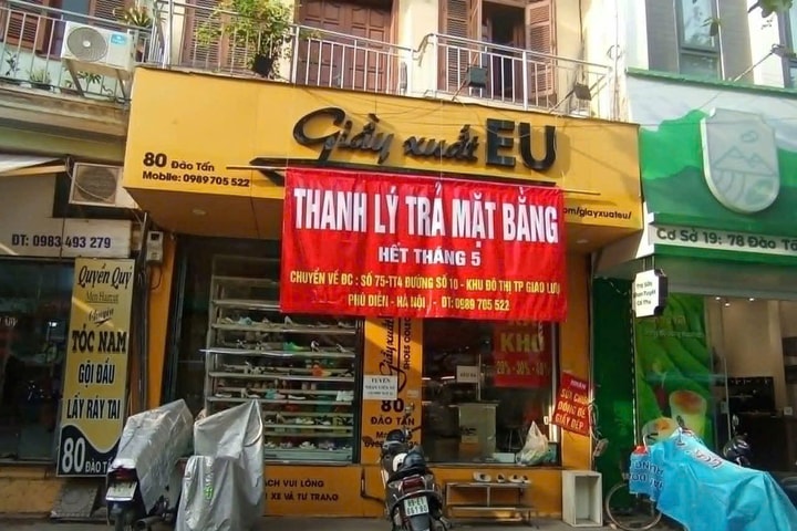La liệt cửa hàng mặt tiền các tuyến phố chính ở Hà Nội treo biển cho thuê, đóng cửa trả mặt bằng