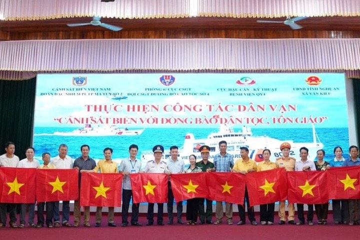 Cảnh sát biển với đồng bào dân tộc, tôn giáo tại Nghệ An