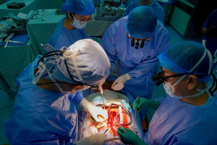 Chạy đua hồi sinh sự sống cho bệnh nhi 15 tuổi suy tim