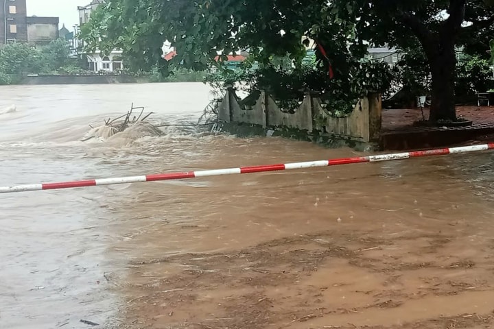 Mưa lớn gây ngập úng cục bộ tại nhiều địa phương ở Quảng Ninh