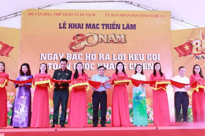 Khai mạc triển lãm “80 năm Bác Hồ ra Lời kêu gọi Toàn quốc kháng chiến”