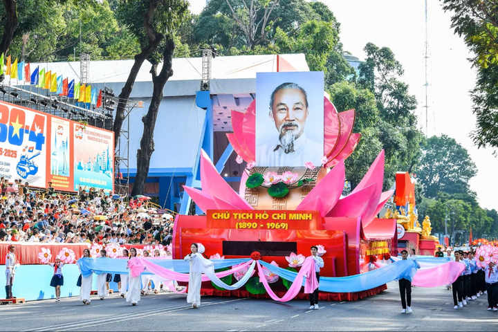 Tư tưởng Hồ Chí Minh soi sáng hành trình phát triển đất nước
