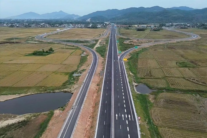 Thông xe toàn tuyến cao tốc Chí Thạnh-Vân Phong gần 10.800 tỉ đồng