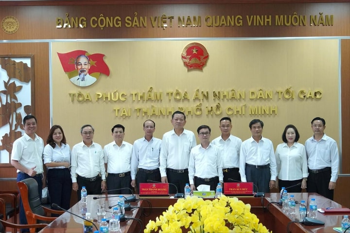 Bàn giao công tác Chánh tòa Tòa Phúc thẩm TANDTC tại TP. HCM